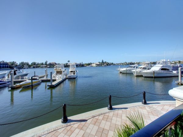 Fantastic Three Bedroom Vacation Condo with Bay Views
