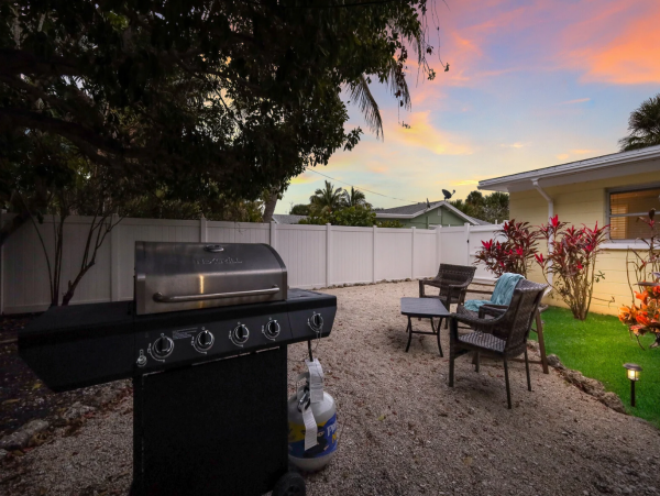 Holmes Beach Luxury Vacation Home 3 Bedrooms & Private Pool