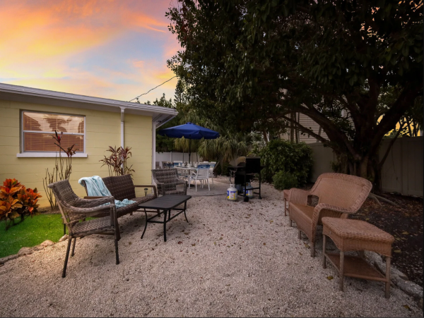 Holmes Beach Luxury Vacation Home 3 Bedrooms & Private Pool