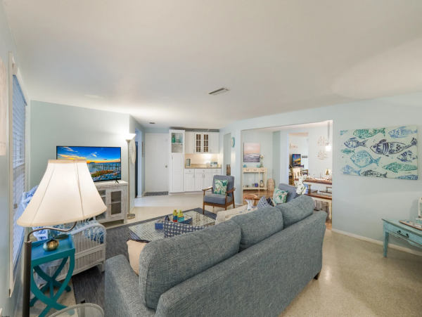 Holmes Beach Luxury Vacation Home 3 Bedrooms & Private Pool