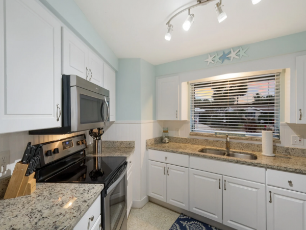 Holmes Beach Luxury Vacation Home 3 Bedrooms & Private Pool