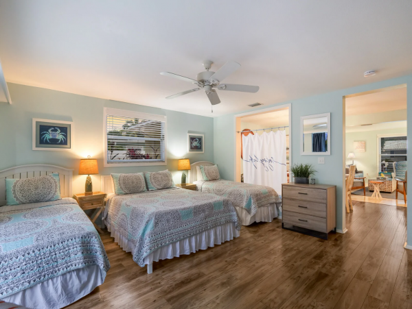 Holmes Beach Luxury Vacation Home 3 Bedrooms & Private Pool