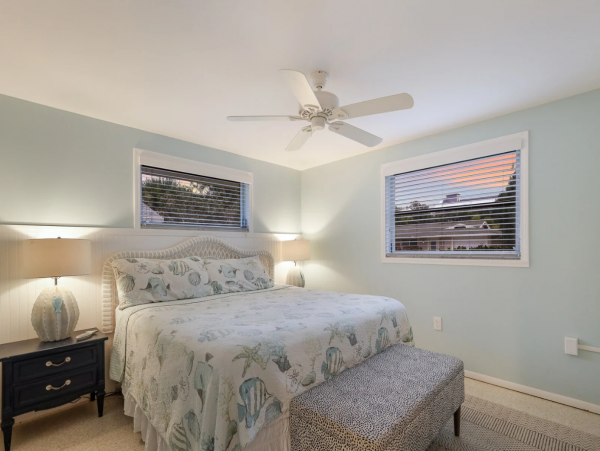 Holmes Beach Luxury Vacation Home 3 Bedrooms & Private Pool