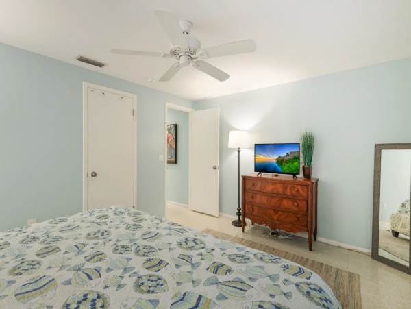Holmes Beach Luxury Vacation Home 3 Bedrooms & Private Pool