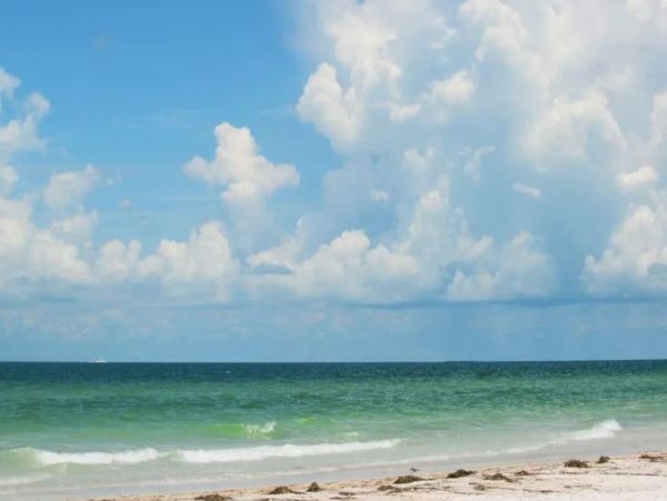 Bradenton Beach Vacation Rental Gulf Coast Condo with Pool, Tennis & Beach Access