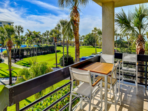 Lovely 2 Bedroom Longboat Key Condo