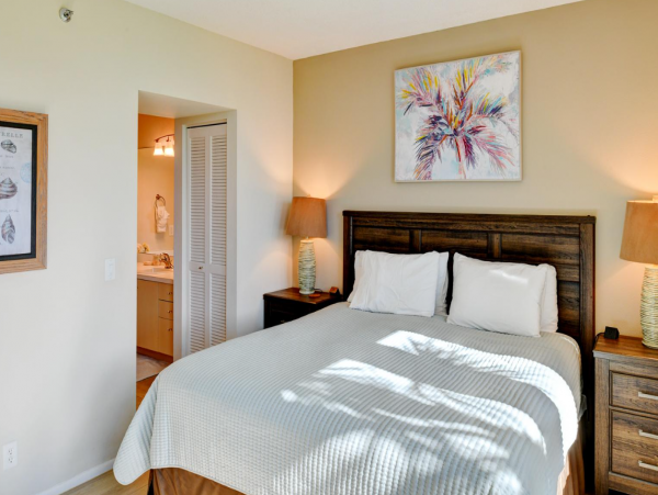 Lovely 2 Bedroom Longboat Key Condo