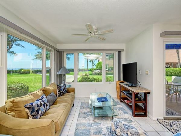 Beachfront Vacation 2 Bedroom Rental in Longboat Key