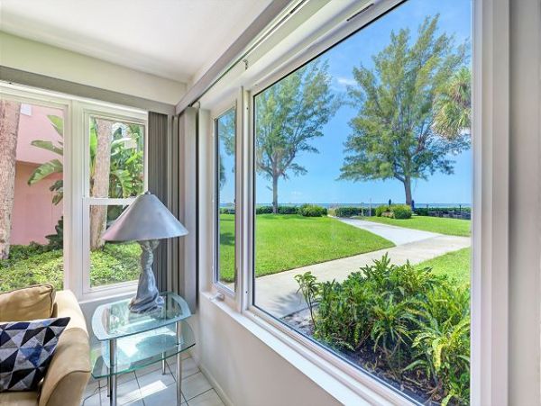 Beachfront Vacation 2 Bedroom Rental in Longboat Key