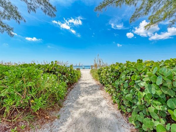 Beachfront Vacation 2 Bedroom Rental in Longboat Key