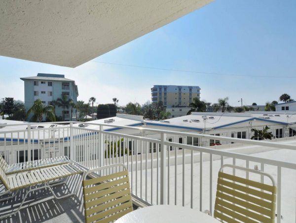 Gulf Side Vacation Beach Condo in Sarasota Sleeps 4 Guests