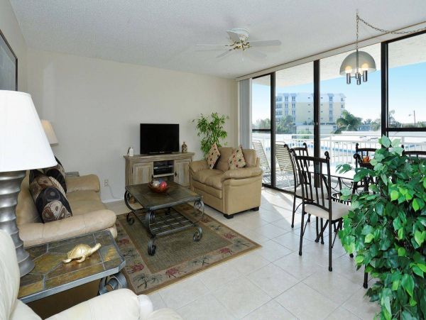 Gulf Side Vacation Beach Condo in Sarasota Sleeps 4 Guests