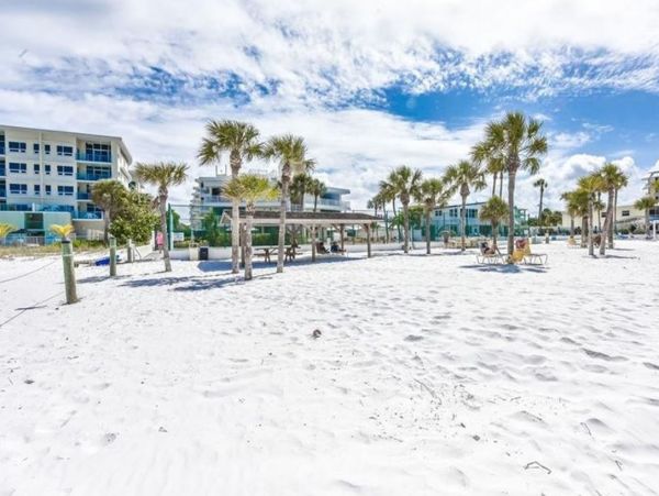 Gulf Side Vacation Beach Condo in Sarasota Sleeps 4 Guests
