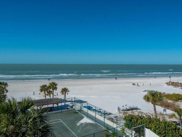 Gulf Side Vacation Beach Condo in Sarasota Sleeps 4 Guests