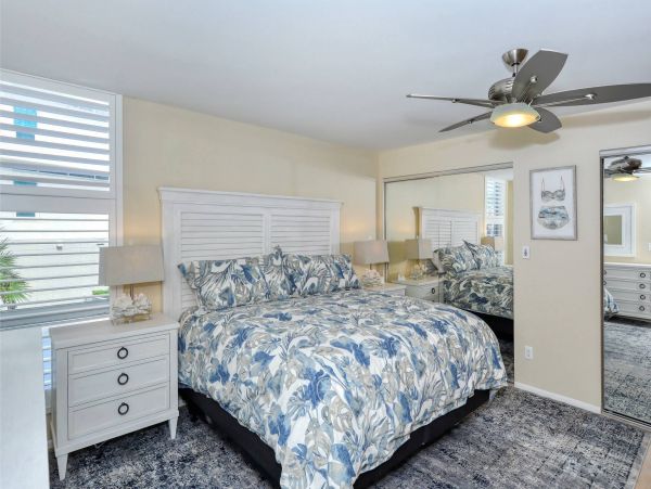 Siesta Key Condo Beach Views, Gulf and Pool a Rare Find!