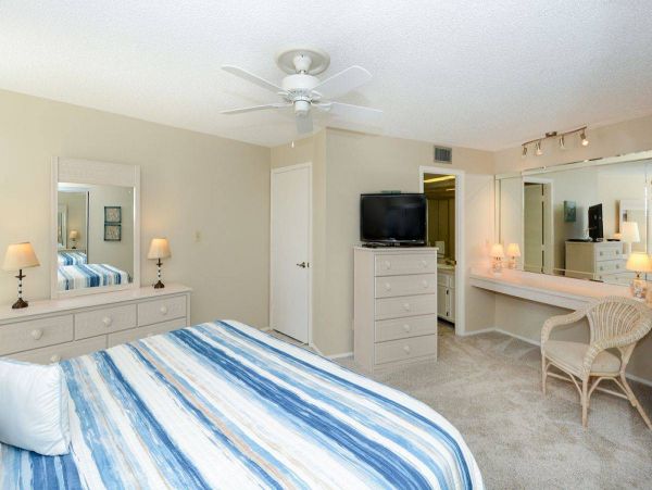 Siesta Key Two Bedroom Value Priced Steps to Beach Rental