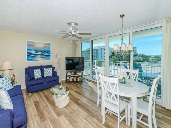 Siesta Key Two Bedroom Value Priced Steps to Beach Rental