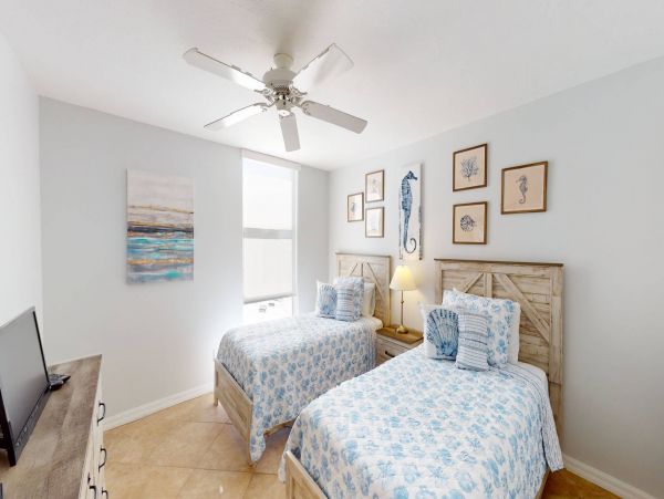 Gulf Side Two Bedroom Rental Condo in Siesta Key