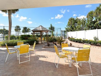 Patio Tables & Chairs