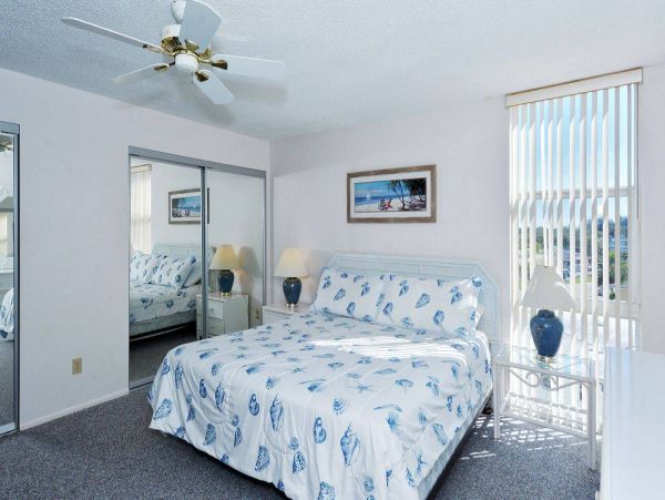 Siesta Key Two Bedroom Vacation Condo Steps to the Beach