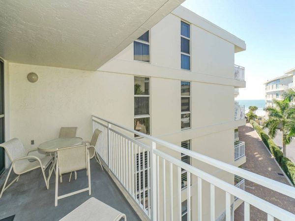 Siesta Key Value Vacation Condo with Views