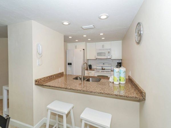 Siesta Key Value Vacation Condo with Views