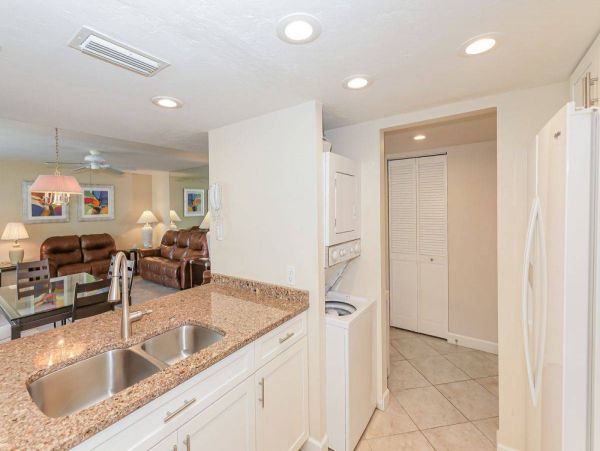 Siesta Key Value Vacation Condo with Views