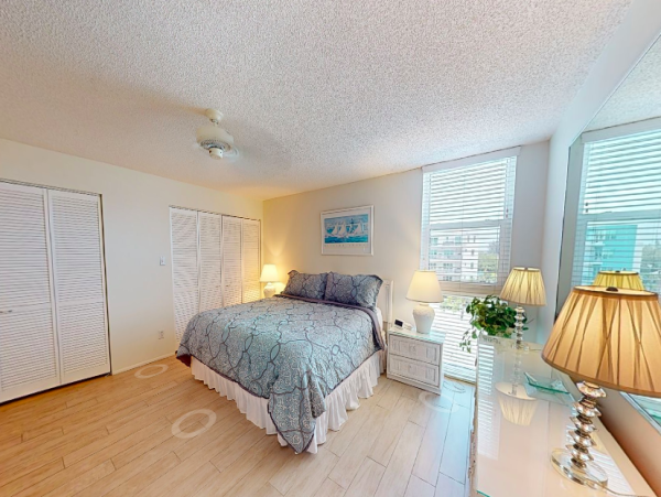 Bright and Inviting Gulf View Retreat on Siesta Key