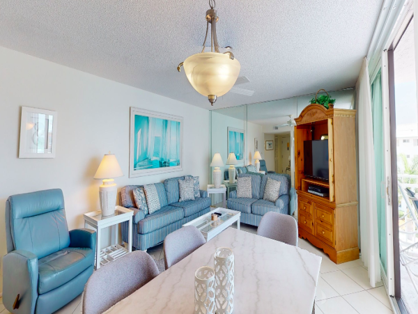 Bright and Inviting Gulf View Retreat on Siesta Key