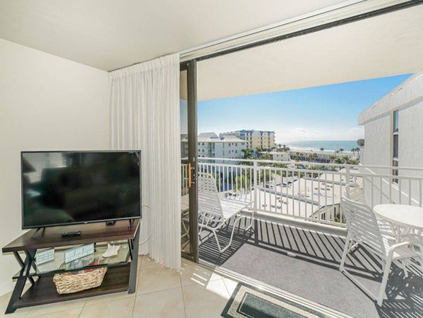 Siesta Key Two Bedroom Views Steps to Sandy Beach