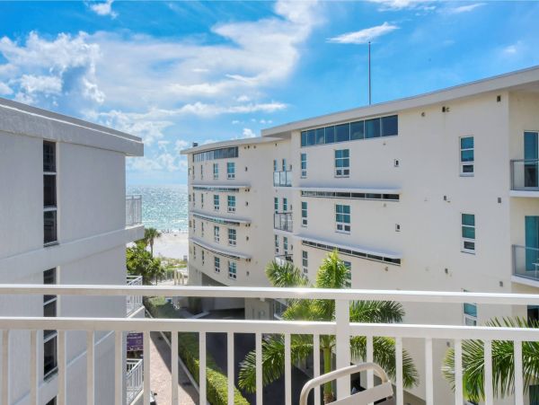 Two Bedroom Beachfront Vacation Condo in Siesta Key