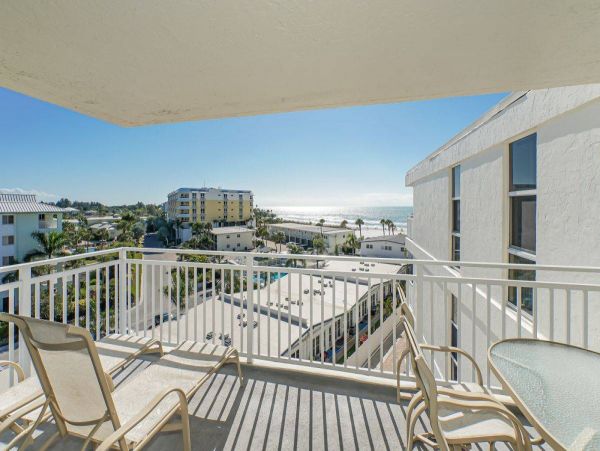 Beachfromt Two Bedroom Vacation Rental in Siesta Key
