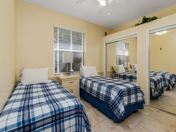 Spacious Canal-Front Home - Your Perfect Island Getaway