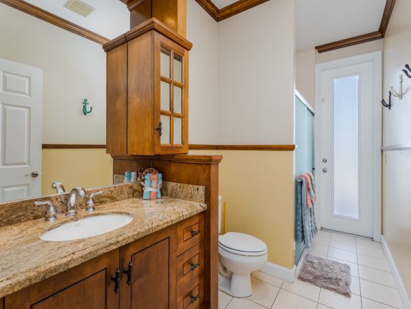 Spacious Canal-Front Home - Your Perfect Island Getaway