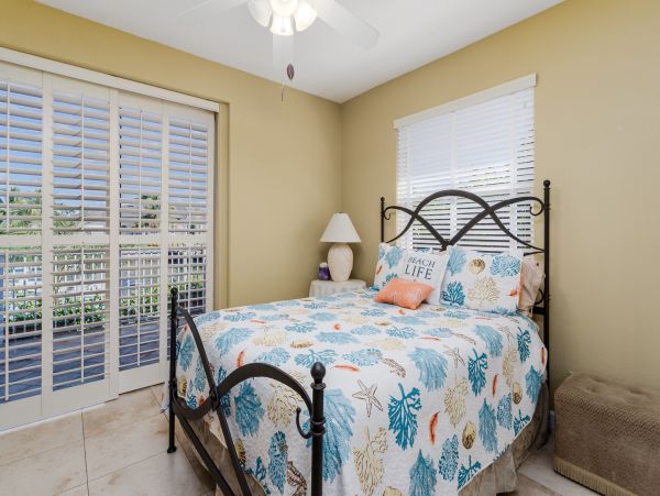 Spacious Canal-Front Home - Your Perfect Island Getaway