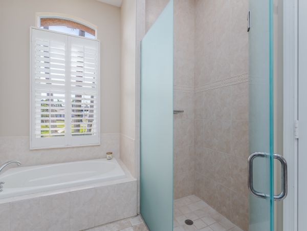 Spacious Canal-Front Home - Your Perfect Island Getaway