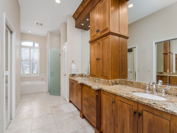 Spacious Canal-Front Home - Your Perfect Island Getaway