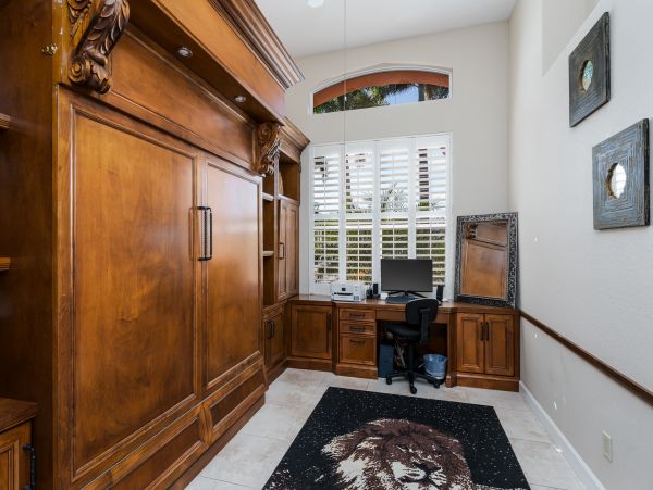 Spacious Canal-Front Home - Your Perfect Island Getaway