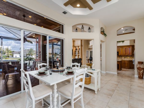 Spacious Canal-Front Home - Your Perfect Island Getaway
