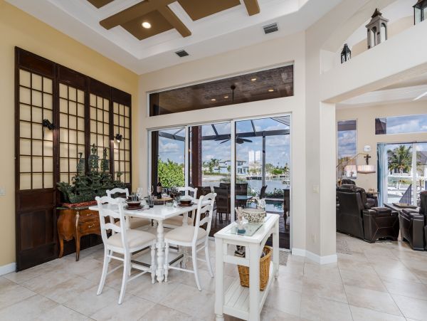 Spacious Canal-Front Home - Your Perfect Island Getaway
