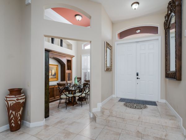 Spacious Canal-Front Home - Your Perfect Island Getaway