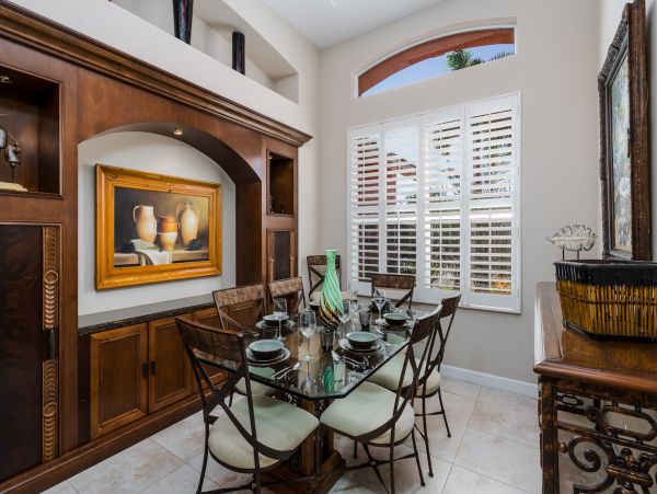 Spacious Canal-Front Home - Your Perfect Island Getaway