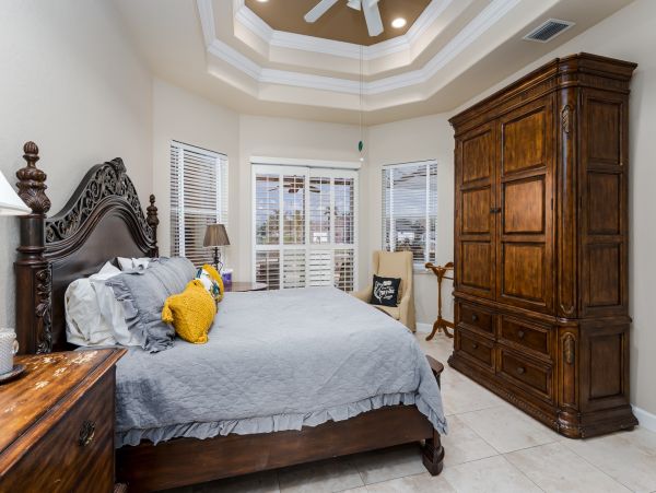Spacious Canal-Front Home - Your Perfect Island Getaway