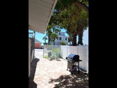 Cozy Holmes Beach Cottage Steps to Beach Great Views