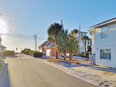 Cozy Holmes Beach Cottage Steps to Beach Great Views