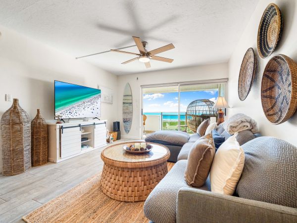 Amazing Views from This Two bedroom Condo  Walk to Siesta Key  Village