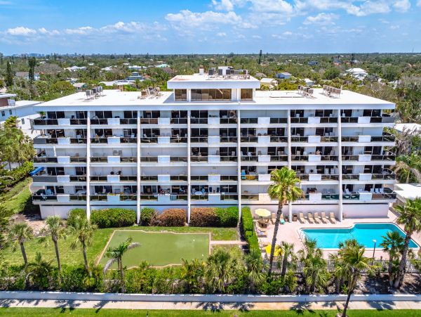 Amazing Views from This Two bedroom Condo  Walk to Siesta Key  Village
