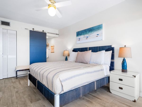 Amazing Views from This Two bedroom Condo  Walk to Siesta Key  Village