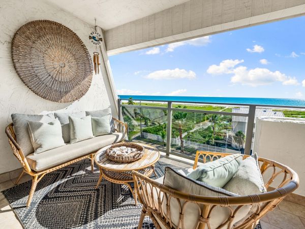 Amazing Views from This Two bedroom Condo  Walk to Siesta Key  Village