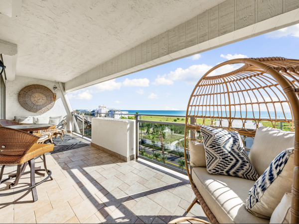 Amazing Views from This Two bedroom Condo  Walk to Siesta Key  Village